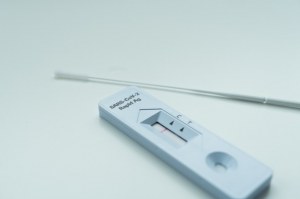 Test antigénique COVID + Grippe - Un échantillon et 3 résultats